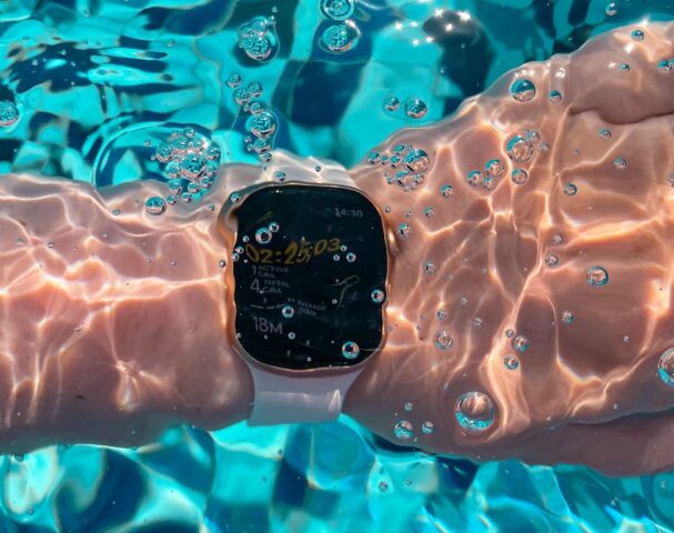 perbedaan waterproof dengan water resistant apple watch se